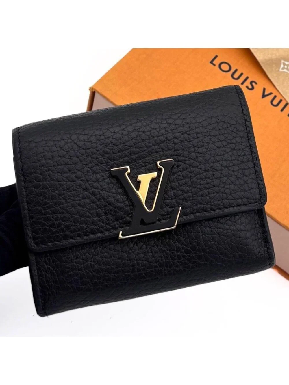 Louis Vuitton Taurillon Portefeuille Capucines XS Trifold Black Wallet